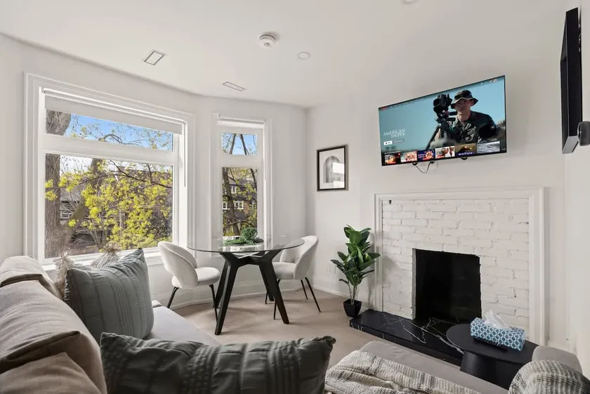 Stylish West End Apt | Cozy City Retreat! - Image 1