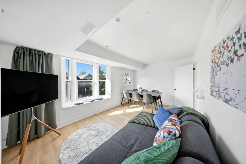 Banksy Townhouse|3BR & 1BA|Annex|Christie PitsPark - Image 1