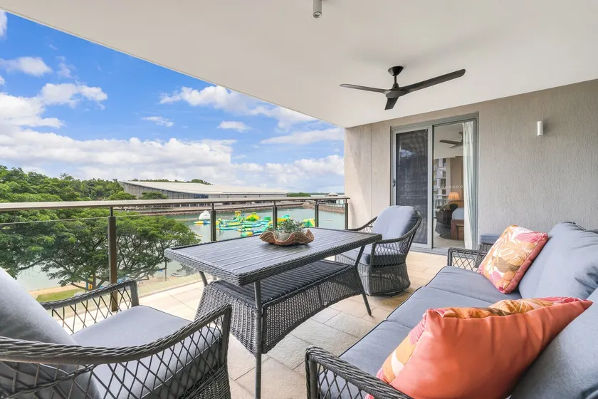 Waterfront Aqua Suite Water Views, Sleeps 5 - Image 1