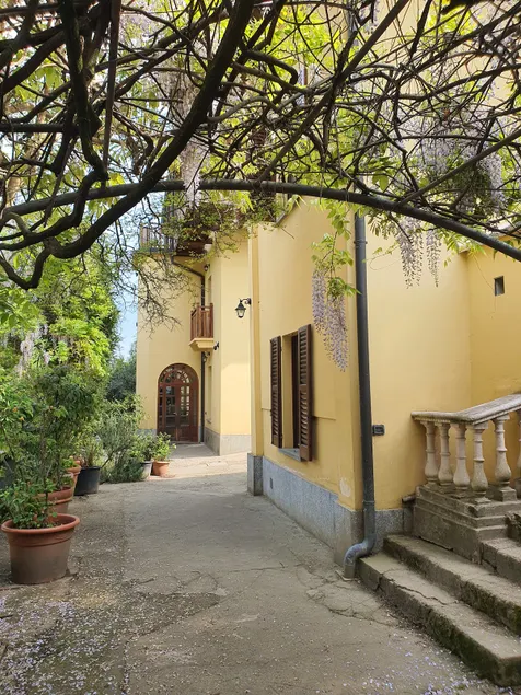 Country House in the Green Hills of Milan - Image 1