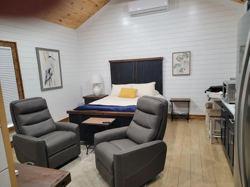 Creek Cabin - Image 1