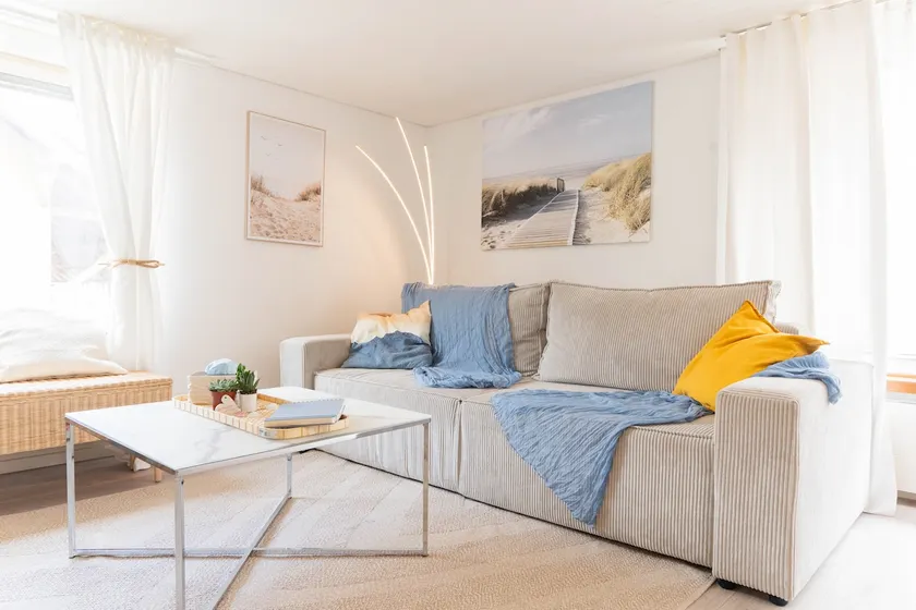 Beyond Cozy, Coastal Design, Balkon & Parkplatz - Image 1