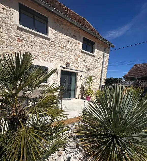 “Les Pierres Blanches” house - Image 1