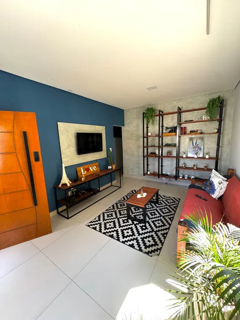 • Fully equipped house • Garage • Near downtown - Image 1