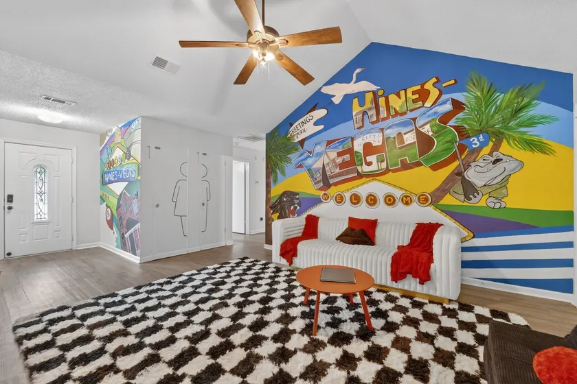 Vegas Themed /Poker Table /Family Fun/Many Beds - Image 1