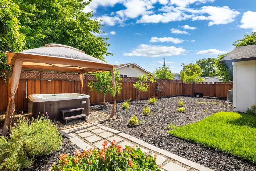 Wine Country EscapeHot TubPool TableSleeps 12 - Image 1