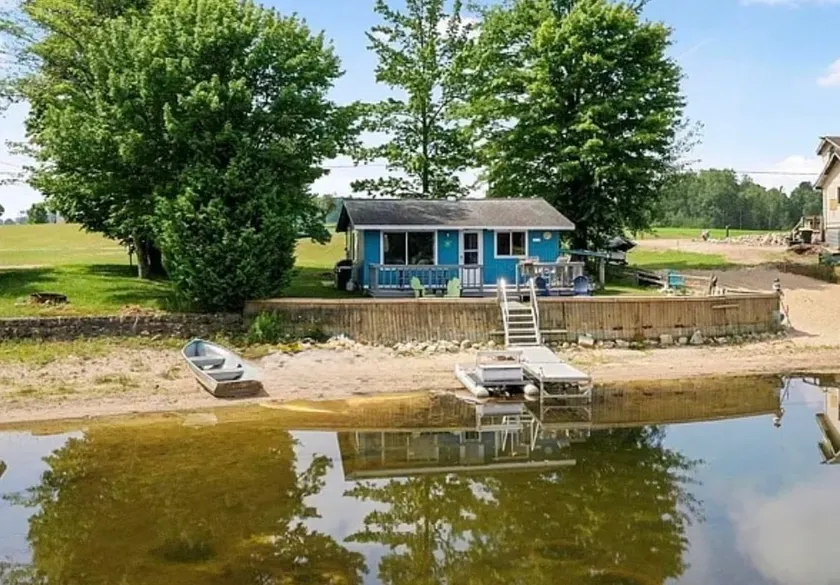 Cozy Blue Cottage - Image 1