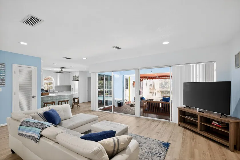 Waterfront Oasis on the Intracoastal with Pool - Image 1