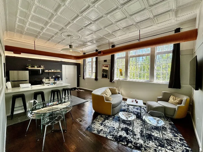 Stunning loft in a perfect location - Image 1