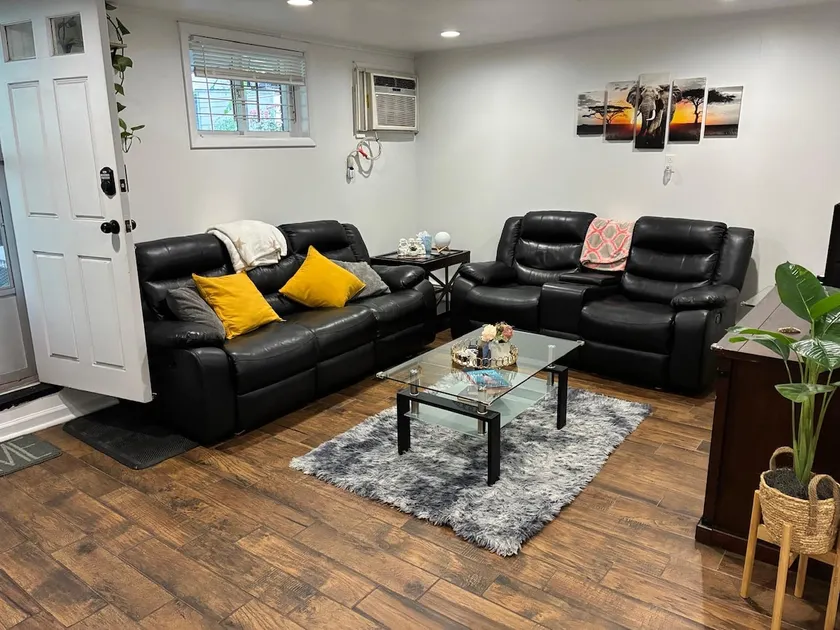 Cozy Private Apt - Near NYC & EWR -Backyard Access - Image 1