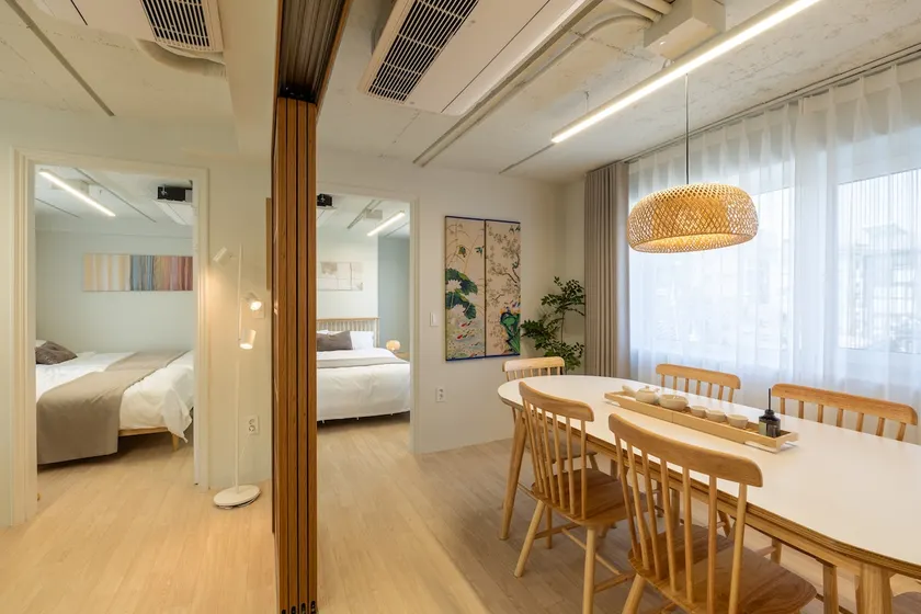 Sun-Drenched| 55㎡+65㎡| Hanok View, palace, 4 Baths - Image 1