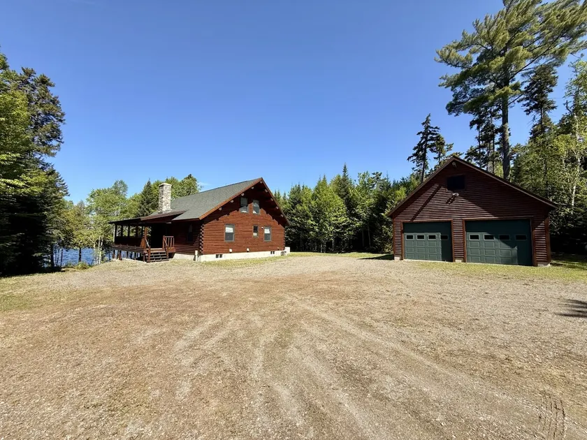 Trails End|Brassua Lake with Canoes & Garage - Image 1