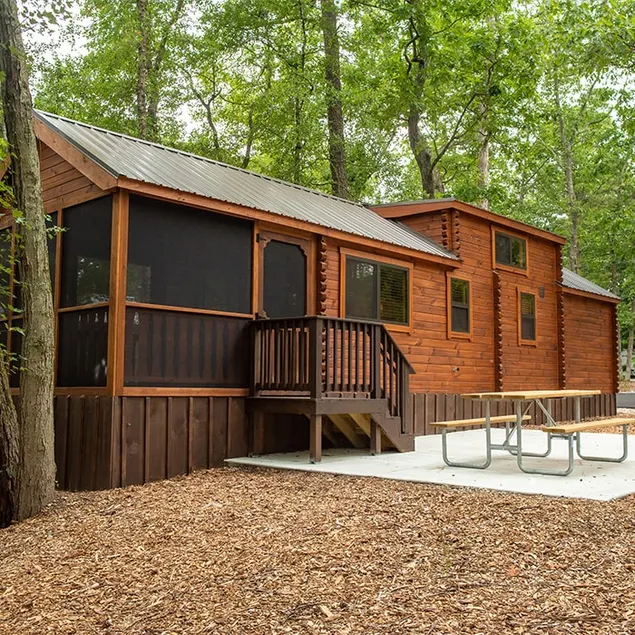 Deluxe Canal Cottage (Pet-Friendly) - Image 1