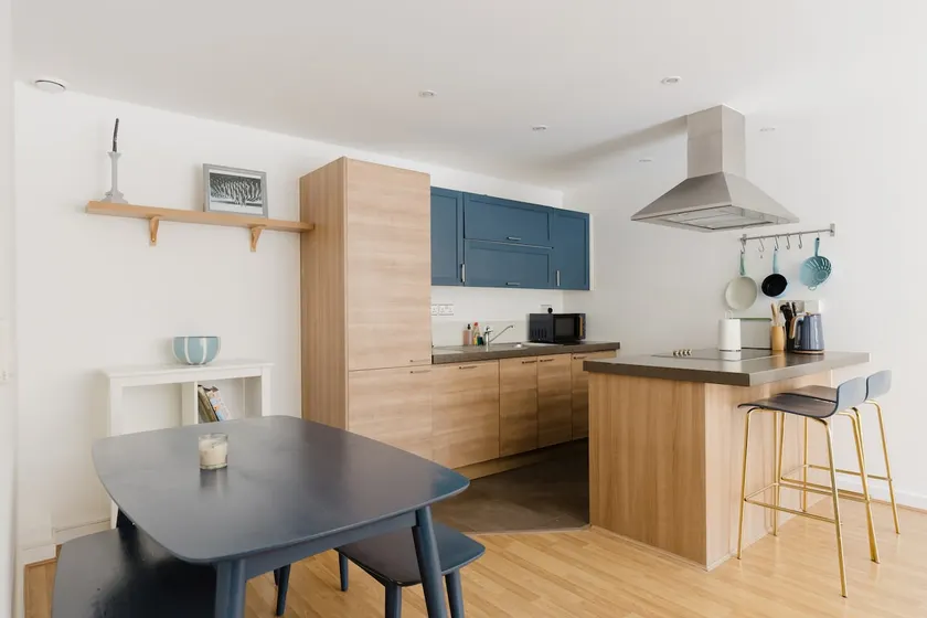 Bright 3BDR Canalside Flat in Hackney - Image 1