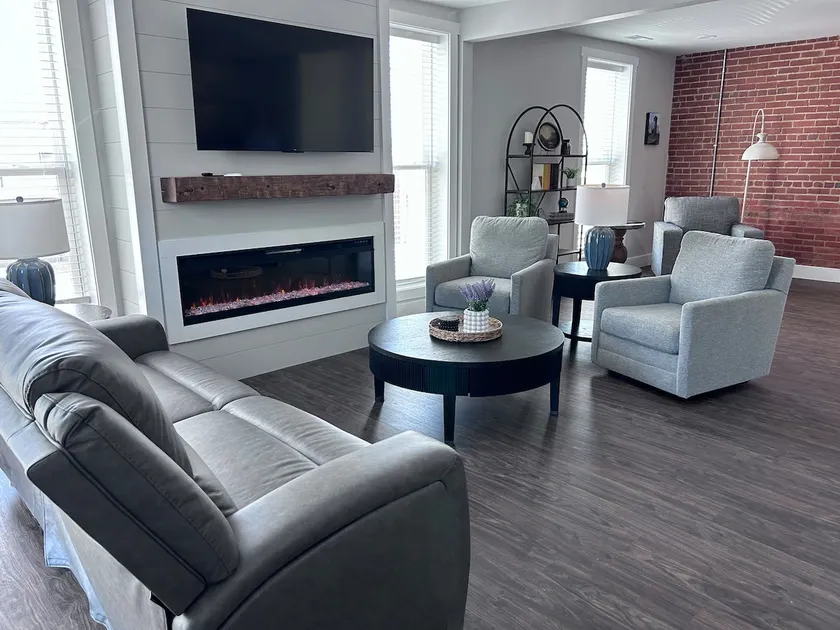 Market Street Loft Chatsworth - Image 1