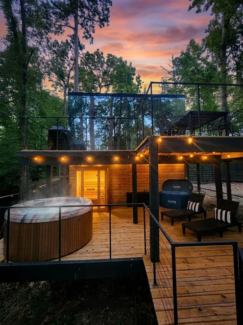 Mirror House · Sauna+Hot Tub · On Lake Livingston - Image 1