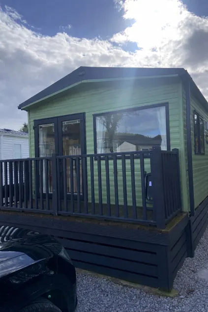Coworth Deluxe Cabin with Garden - Image 1