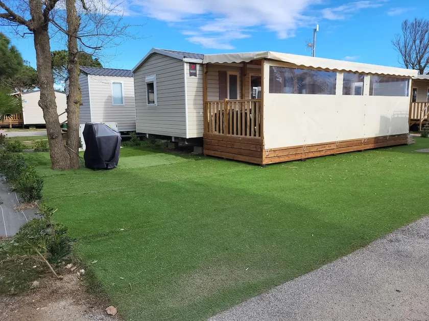 Comfortable mobile home, air conditioning, sleeps 8 - Image 1