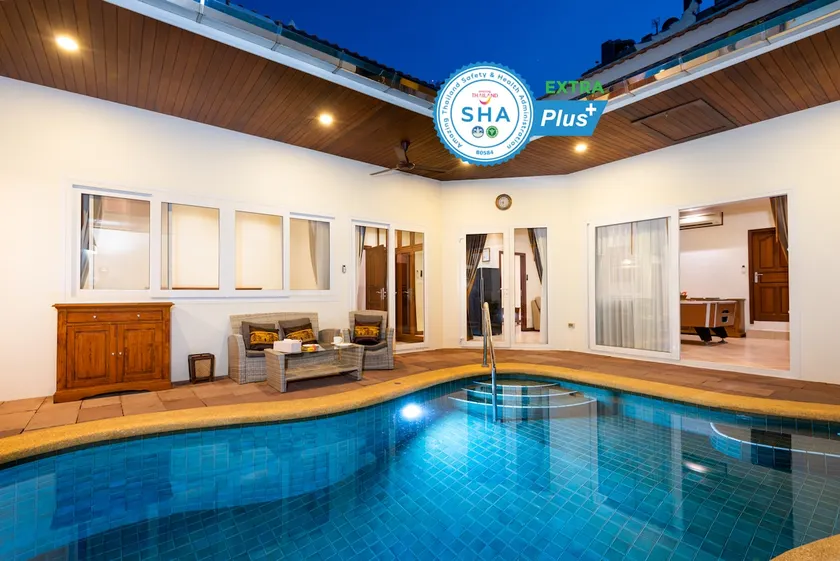 Luxury 3BR Pool Villa Pratamnak Soi5 - 50m to Beach - Image 1