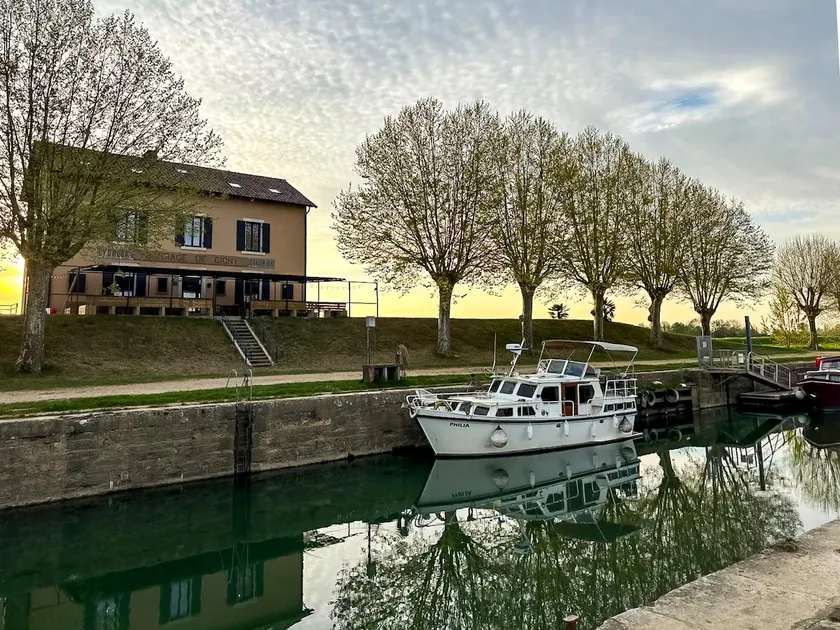 La Halte Nautique, au bord de la Saône - Image 1