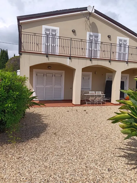 Amazing holiday home a few minutes from the sea - Image 1