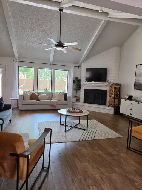 Happy peaceful home - Image 1