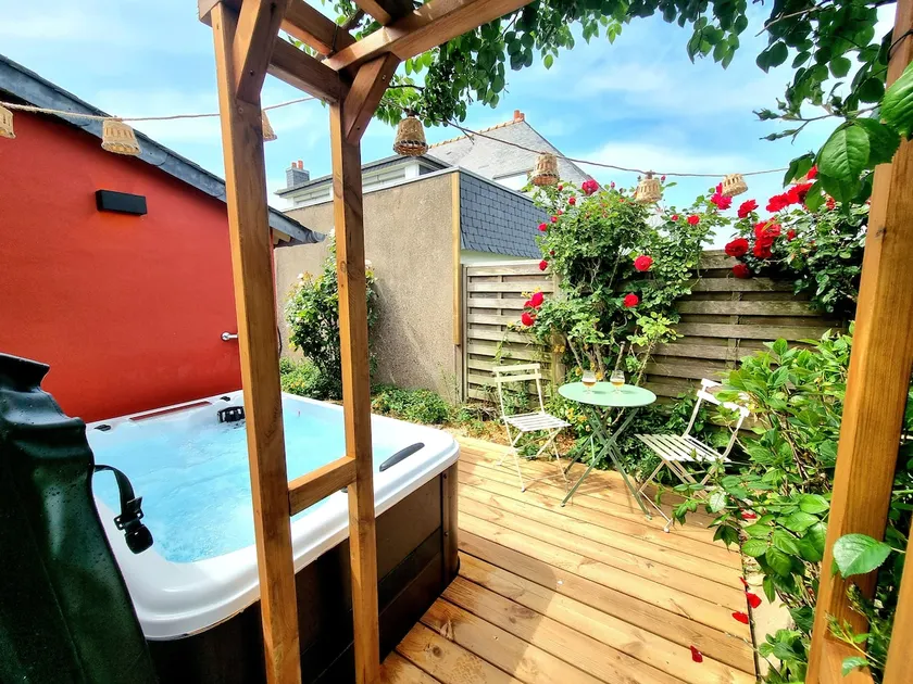 Fisherman's cottage, Jacuzzi, 40 m from the beach - Image 1