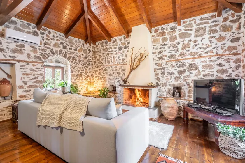 Stirida Stone House - Image 1