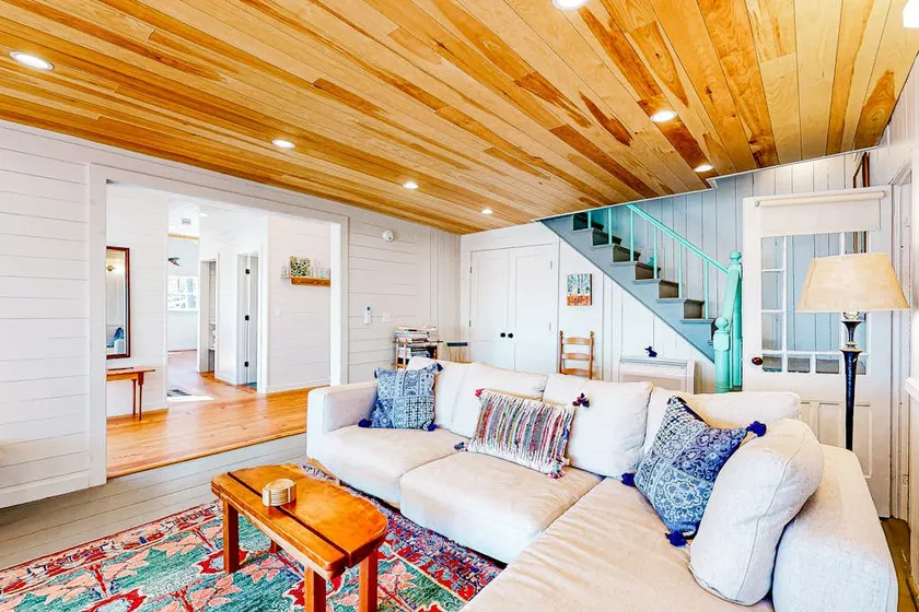 Oceanfront 3BR on 6 acres with great deck & views - Image 1