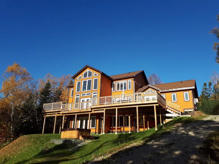 Humber Executive Lake-house - Image 1