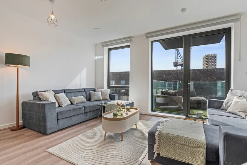 Modern Wembley Stay I 5 Mins to Stadium I Sleeps 6 - Image 1