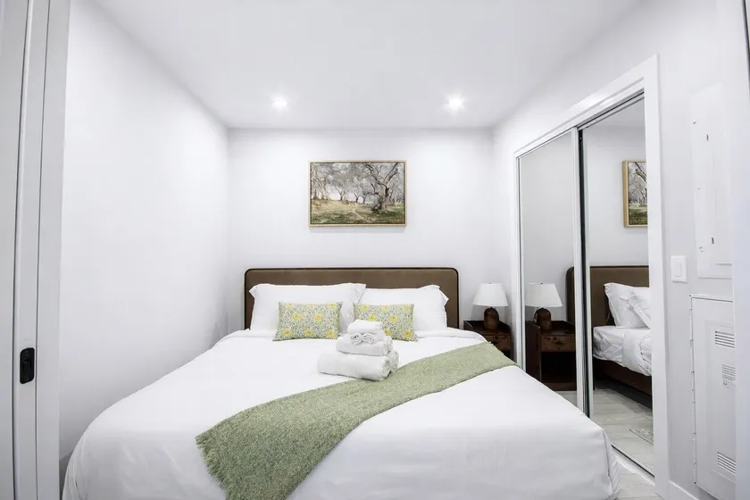 Brand New King Bed Suite Gym UG Park Kensington - Image 1
