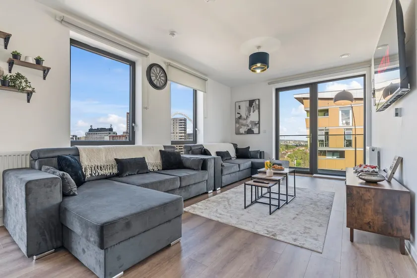 Wembley 3 Bed Stadium Views Pool Table Sleeps 10 - Image 1