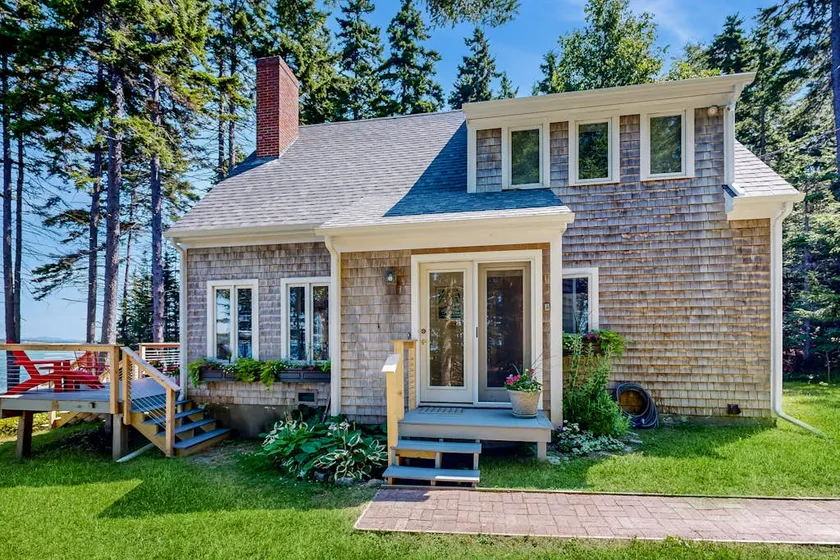 3BR Riverfront Dog Friendly | Deck - Image 1