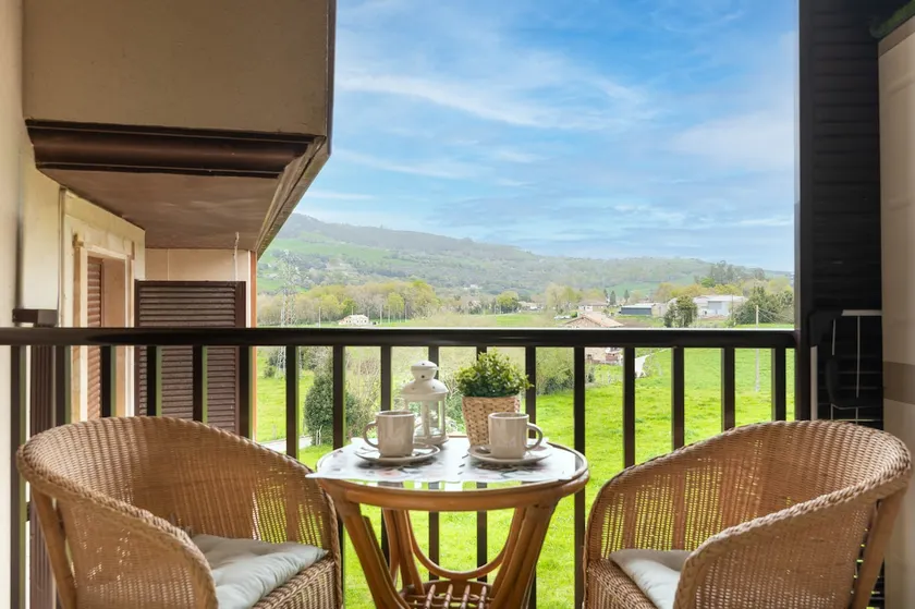 APARTAMENTO con Jardín en Bádames - Image 1