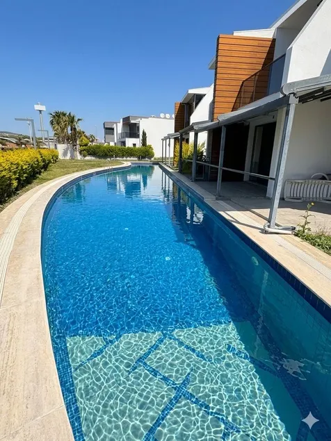 850m to the sea, Detached House with Pool, Shopping Mall in Front - Image 1