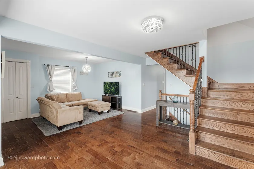 Evergreen Park 4 bd/3 BA w/Theater, Gym, & Parking - Image 1
