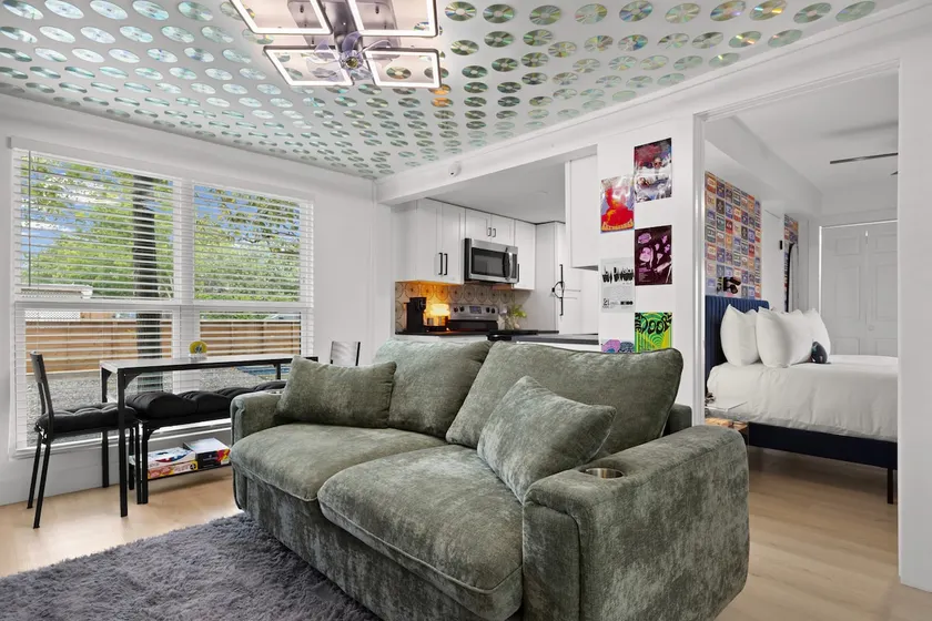 Music Themed BNB | Disco Lights | Fire Pit Lounge - Image 1