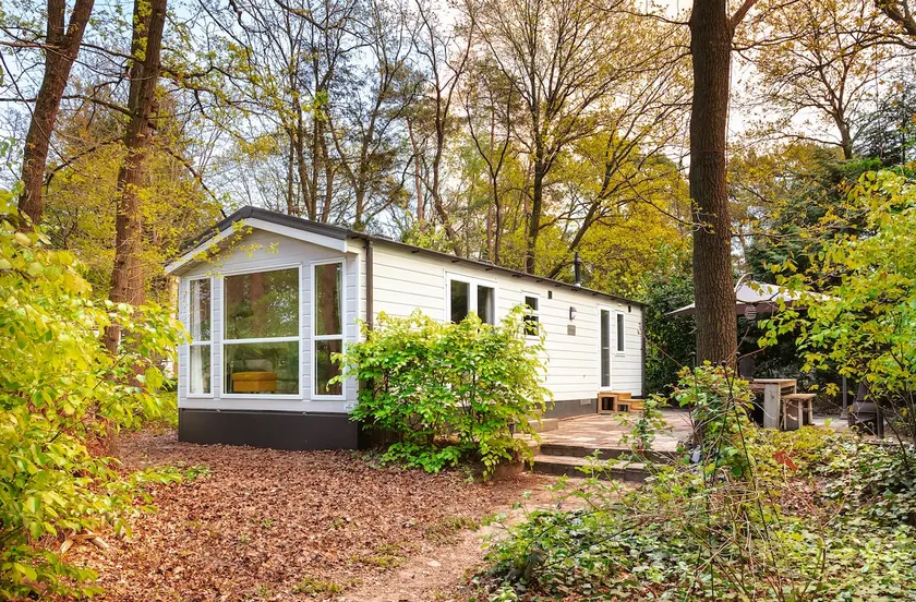 Modern chalet in wooded surroundings - Image 1