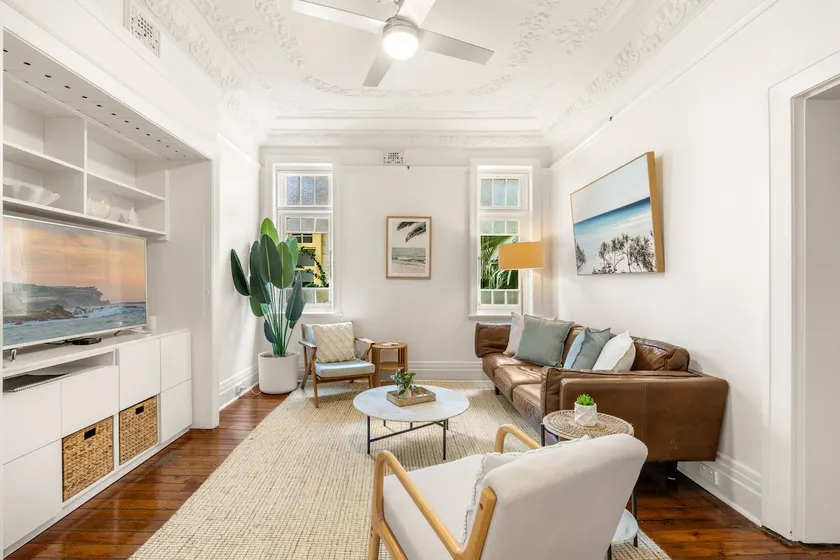 Oceanview Art Deco Retreat Next to Coogee Beach - Image 1