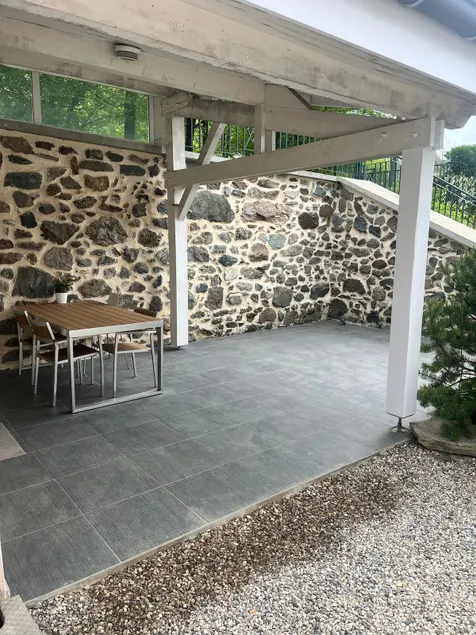 Sud Grenoble, Route Stations - Parking & Terrasse - Image 1