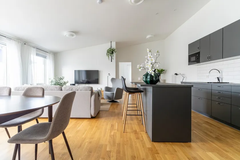 3-Bedroom Apartment w Workspace & Balcony - Image 1