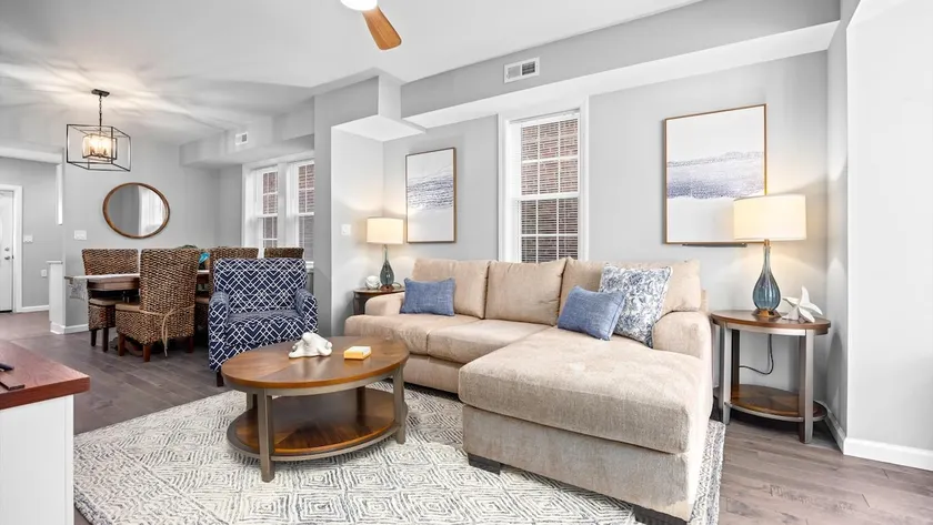 3br Newly Renovated Beach House Sleeps 10 - Image 1