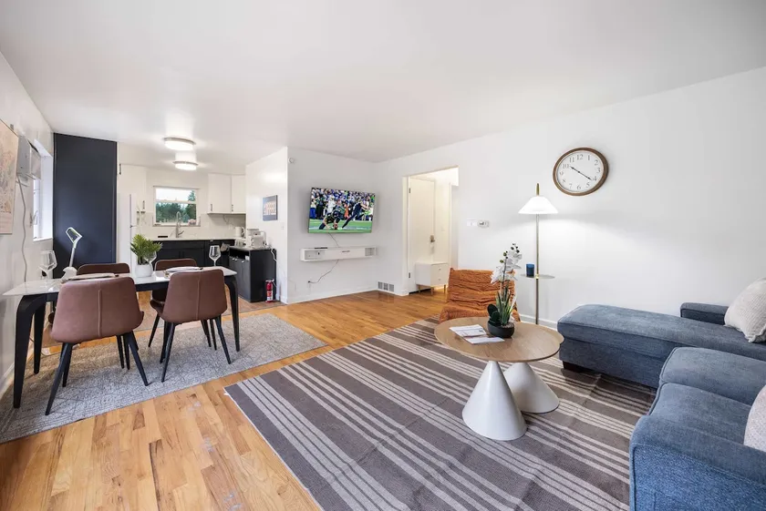 2BR Seattle Cozy Stay | AC, Near UW & Transit - Image 1