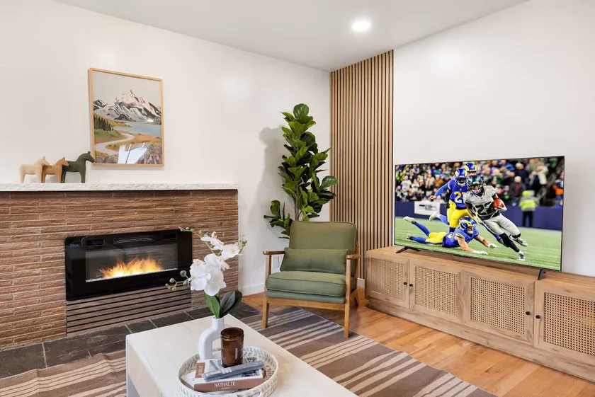 Spacious 2BR Home, Near UW, Parks & Station - Image 1
