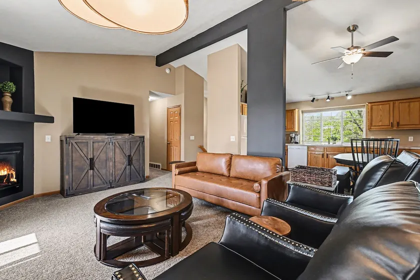 Designer 4BR Retreat | Sleeps 8 | 2 Car Garage - Image 1
