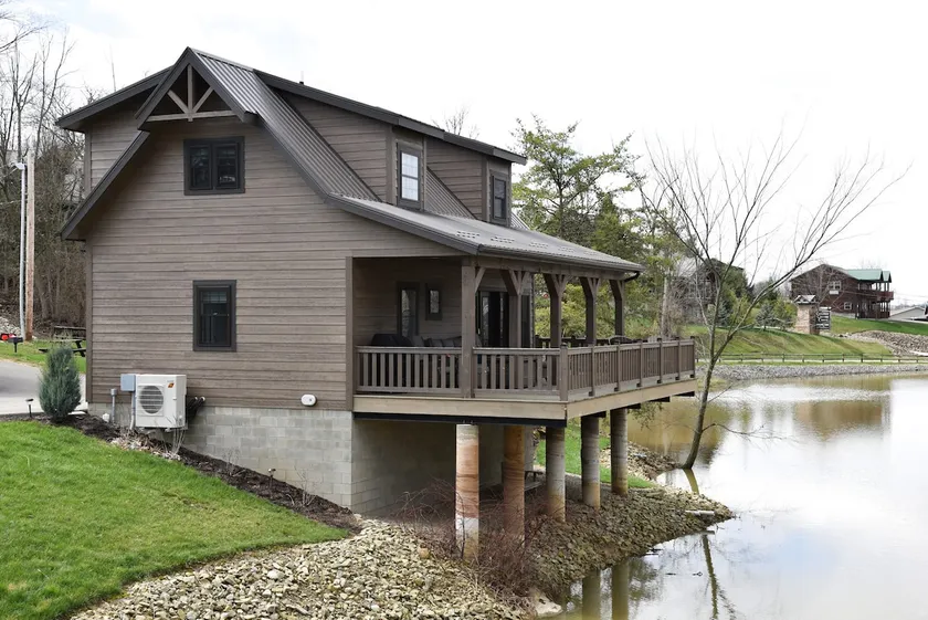 Sweet Dreams at Waters Edge Cabins - Image 1