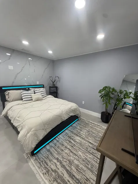 Stylish Private Suite • Near Sawgrass & FLL - Image 1