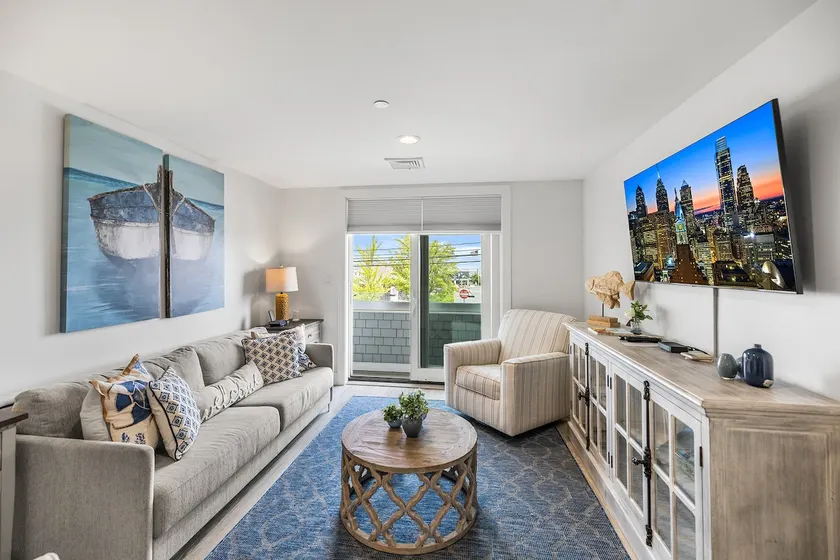 Luxury Ocean View Condo with Private Balcony - Image 1
