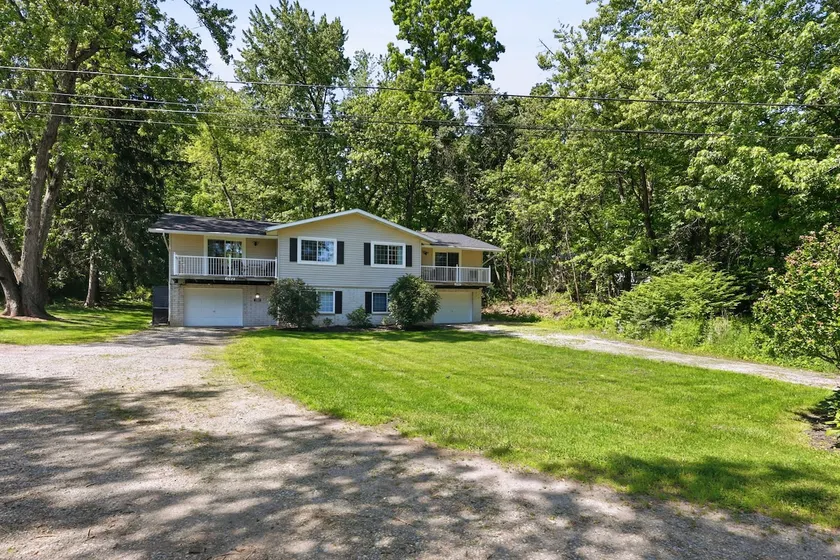 Large Group Stay in Portage Lakes | 6BR, Sleeps 16 - Image 1